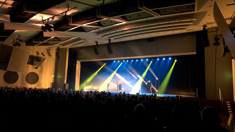 Lichtshow auf der Bühne in der FILharmonie