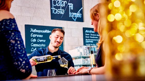 Barkeeper des Better Taste Caterings in der FILharmonie